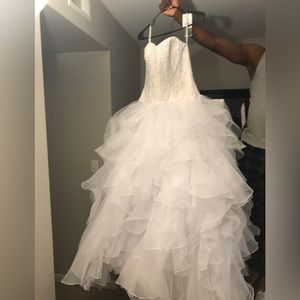 I am selling my wedding dress. I never wear it's still new